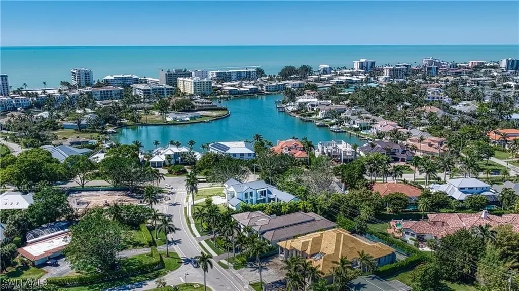 1800 Crayton Road Naples FL 34102