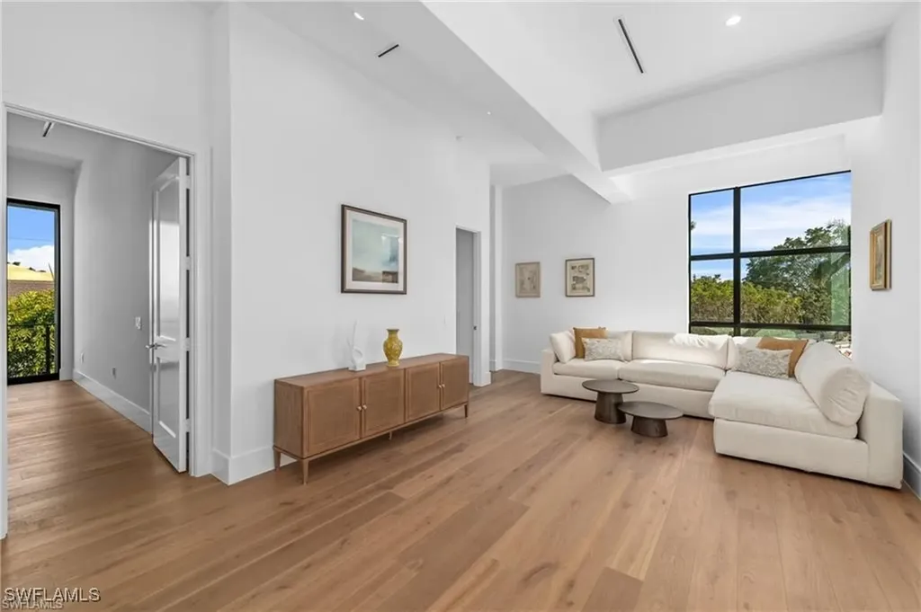 1800 Crayton Road Naples FL 34102