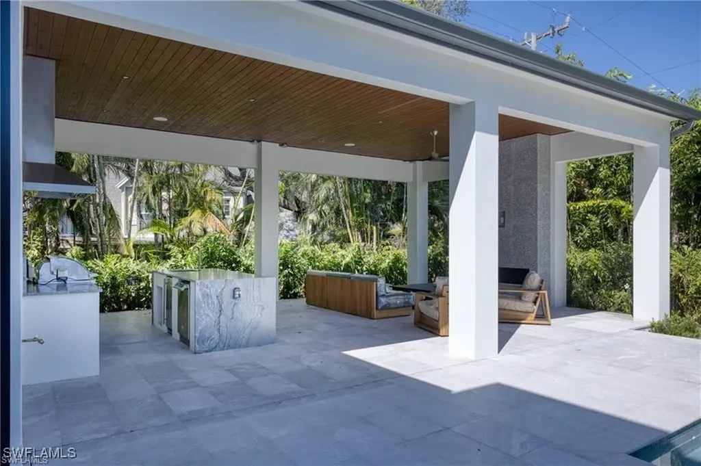 1800 Crayton Road Naples FL 34102