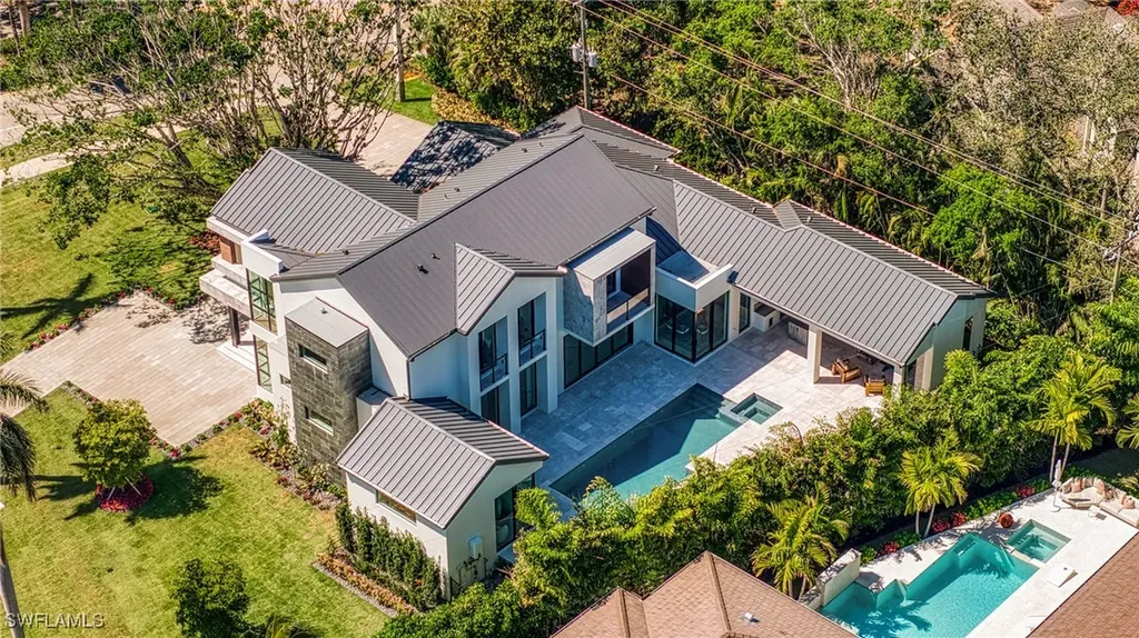 1800 Crayton Road Naples FL 34102