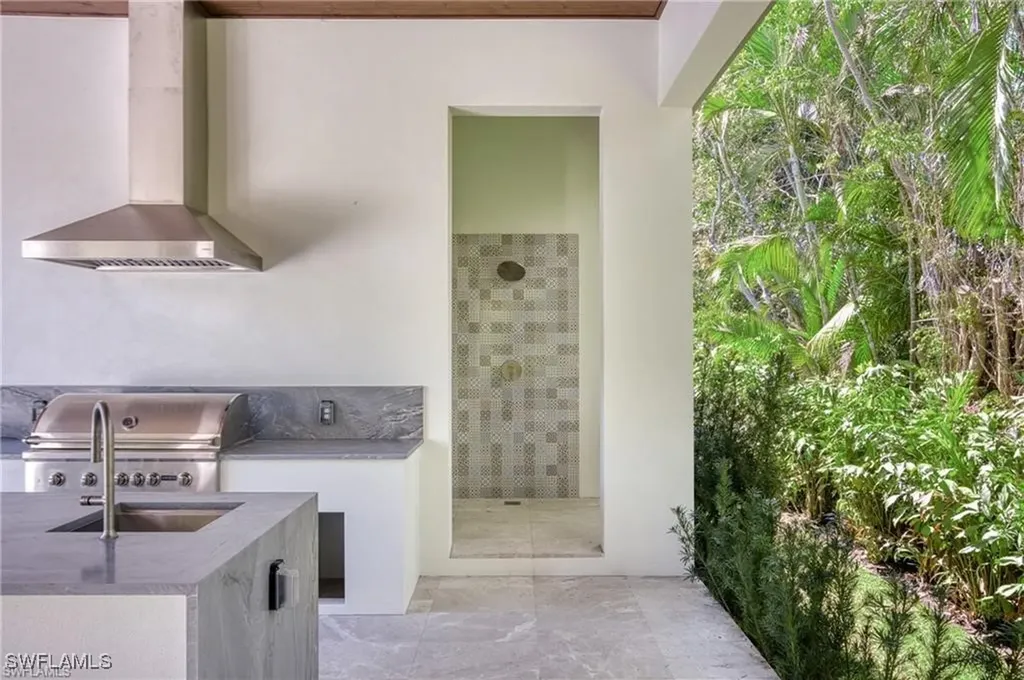 1800 Crayton Road Naples FL 34102