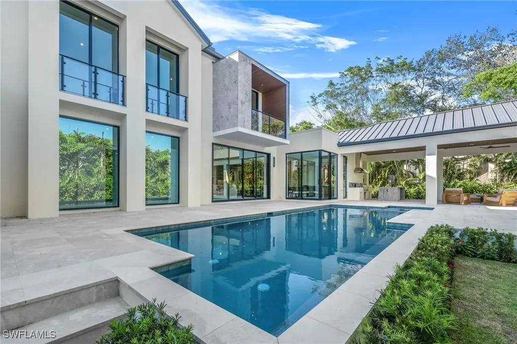 1800 Crayton Road Naples FL 34102