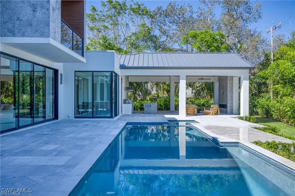 1800 Crayton Road Naples FL 34102