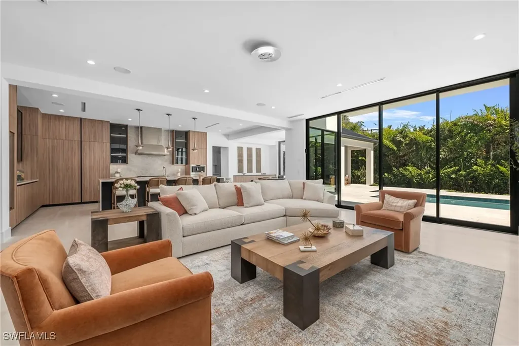 1800 Crayton Road Naples FL 34102