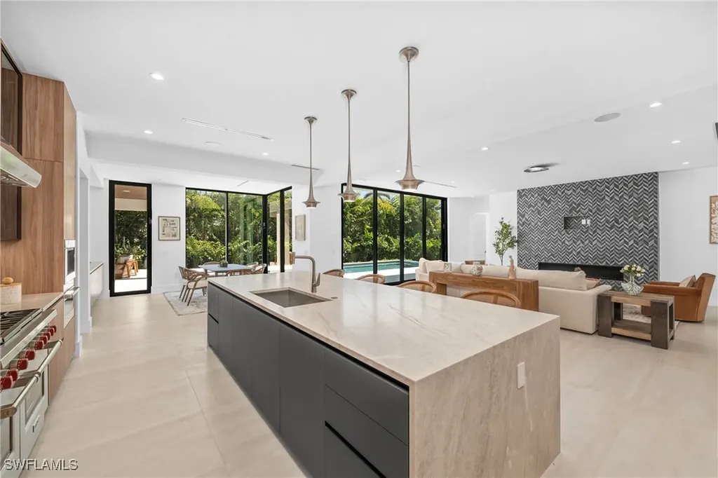 1800 Crayton Road Naples FL 34102