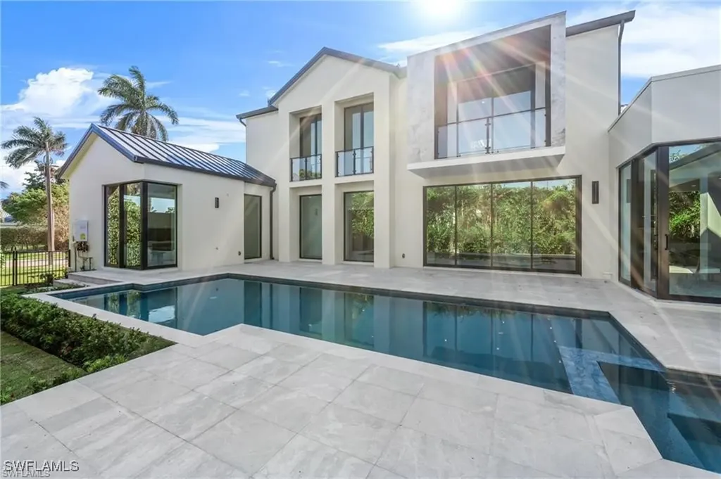 1800 Crayton Road Naples FL 34102