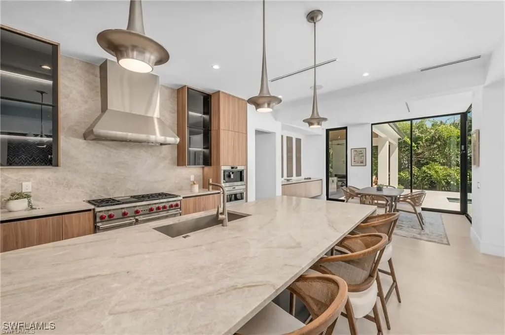 1800 Crayton Road Naples FL 34102