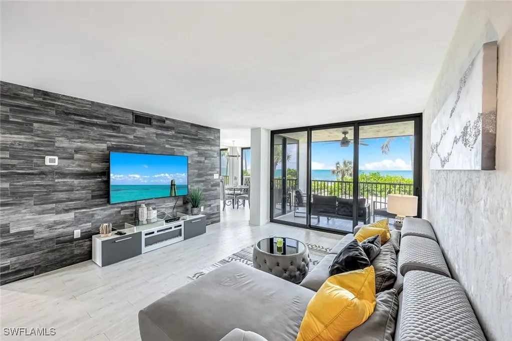 Naples FL, 10475 Gulf Shore Drive, Unit 112