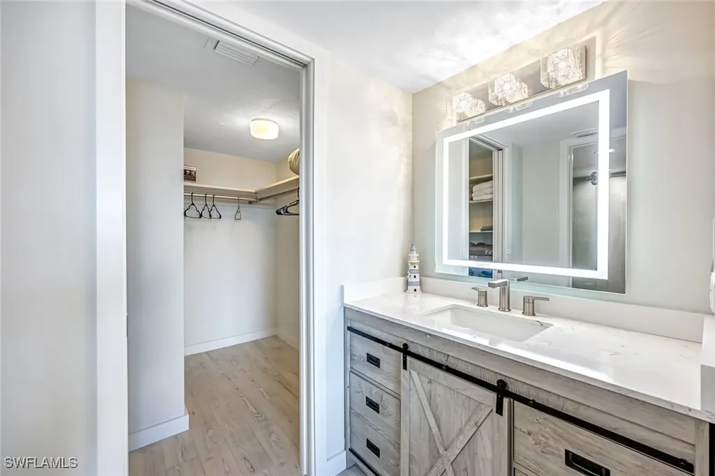 10475 Gulf Shore Drive Naples FL 34108