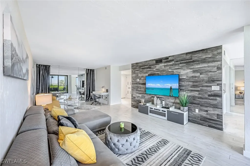 10475 Gulf Shore Drive Naples FL 34108