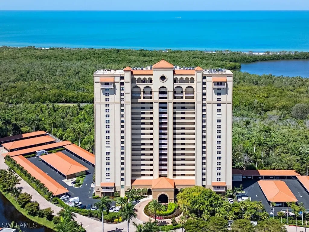 6585 Nicholas Boulevard Naples FL 34108