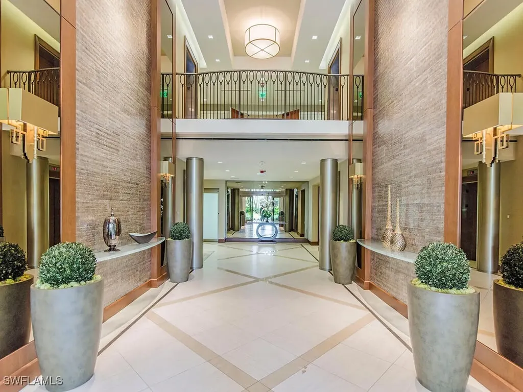 6585 Nicholas Boulevard Naples FL 34108