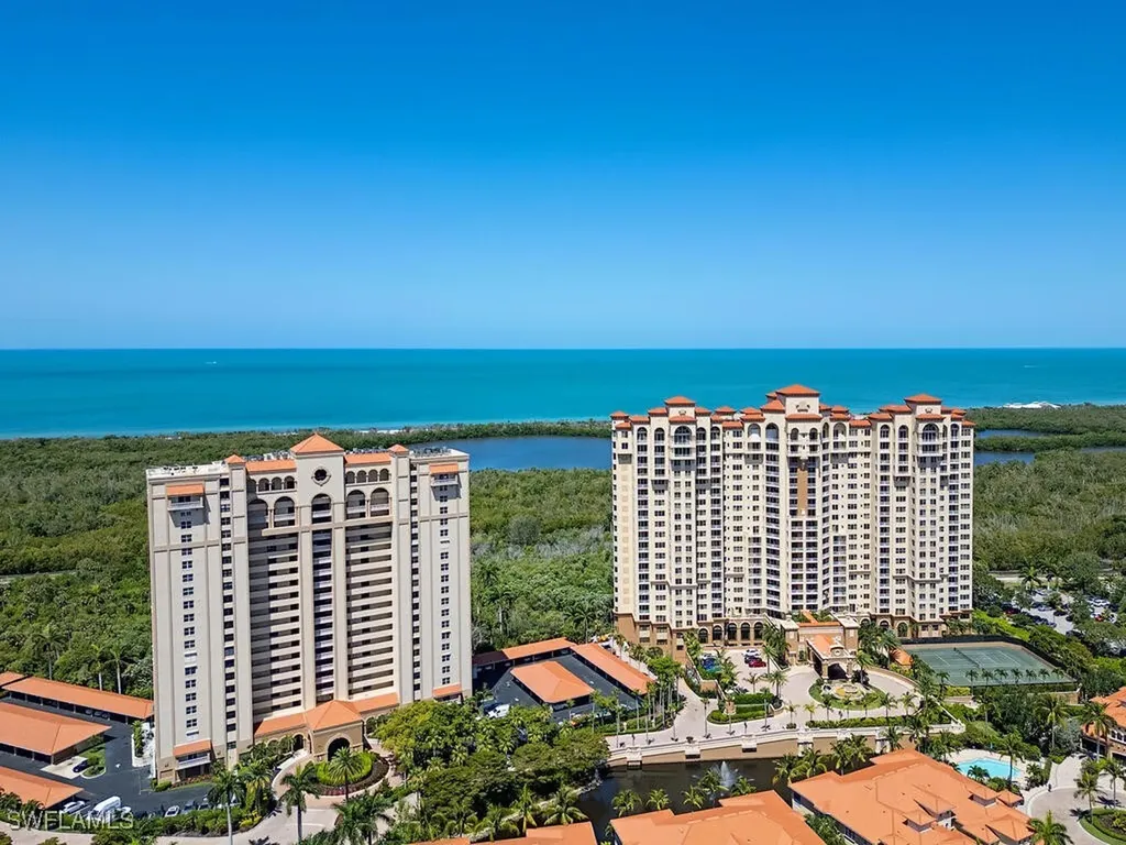 6585 Nicholas Boulevard Naples FL 34108