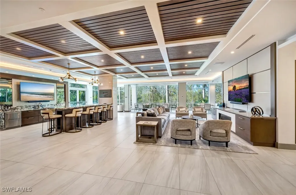 6585 Nicholas Boulevard Naples FL 34108