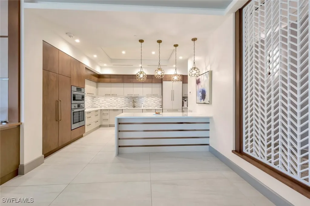6585 Nicholas Boulevard Naples FL 34108