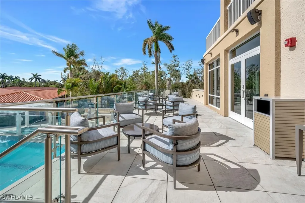 6585 Nicholas Boulevard Naples FL 34108