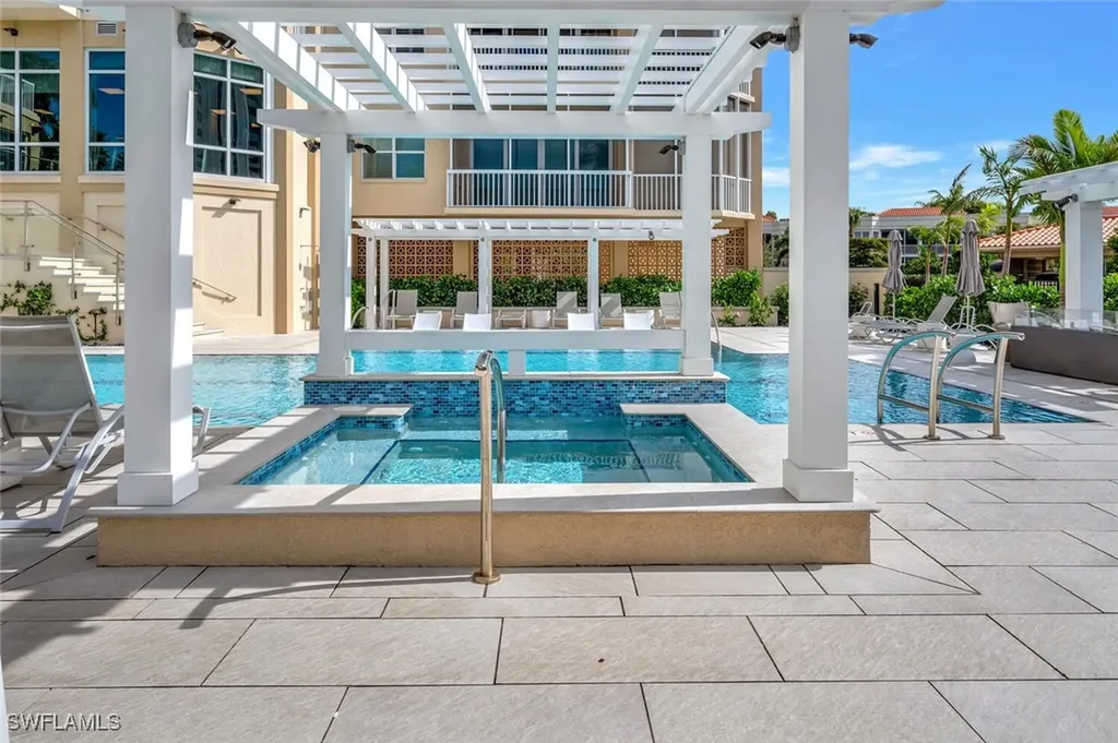 6585 Nicholas Boulevard Naples FL 34108