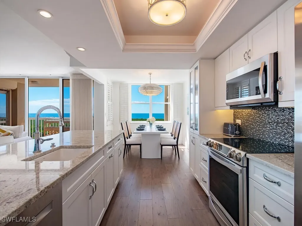 6585 Nicholas Boulevard Naples FL 34108