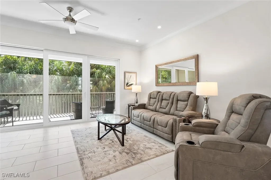 238 Indies Drive E Naples FL 34114