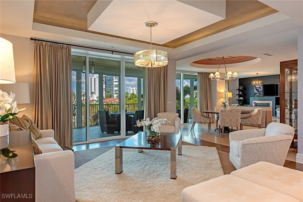 Naples FL, 4501 Gulf Shore Boulevard N, Unit 404