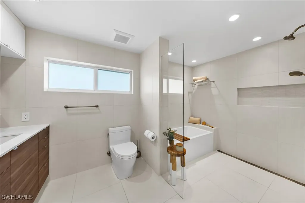 516 Neapolitan Lane Naples FL 34103