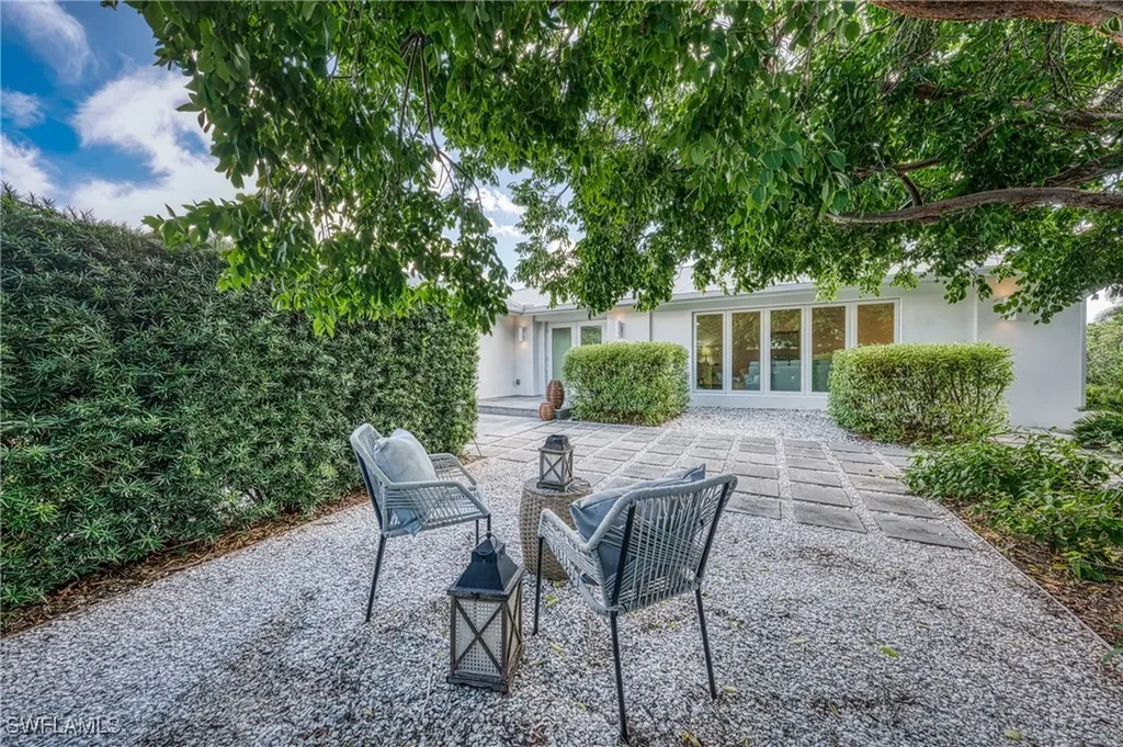 516 Neapolitan Lane Naples FL 34103