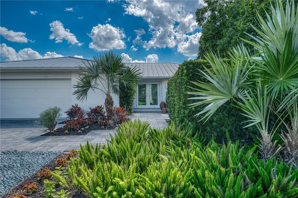 516 Neapolitan Lane Naples FL 34103