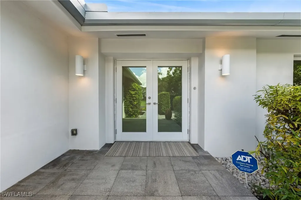 516 Neapolitan Lane Naples FL 34103