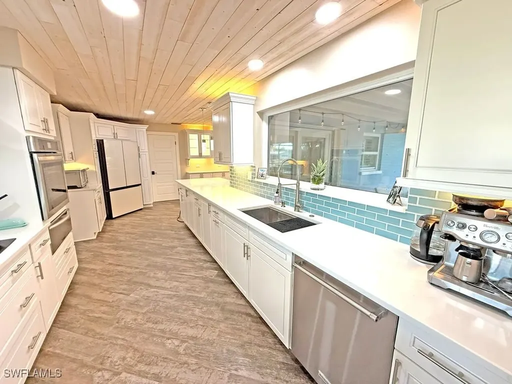 2818 SE 17th Place Cape Coral FL 33904