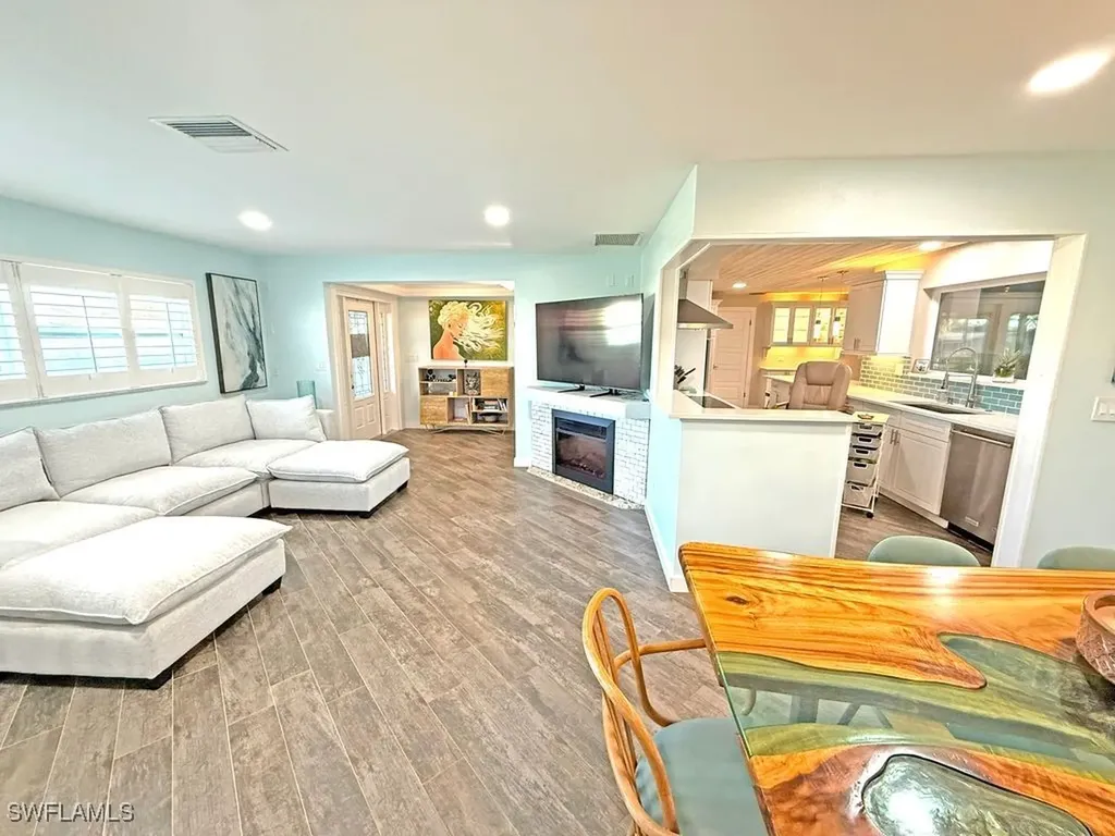 2818 SE 17th Place Cape Coral FL 33904