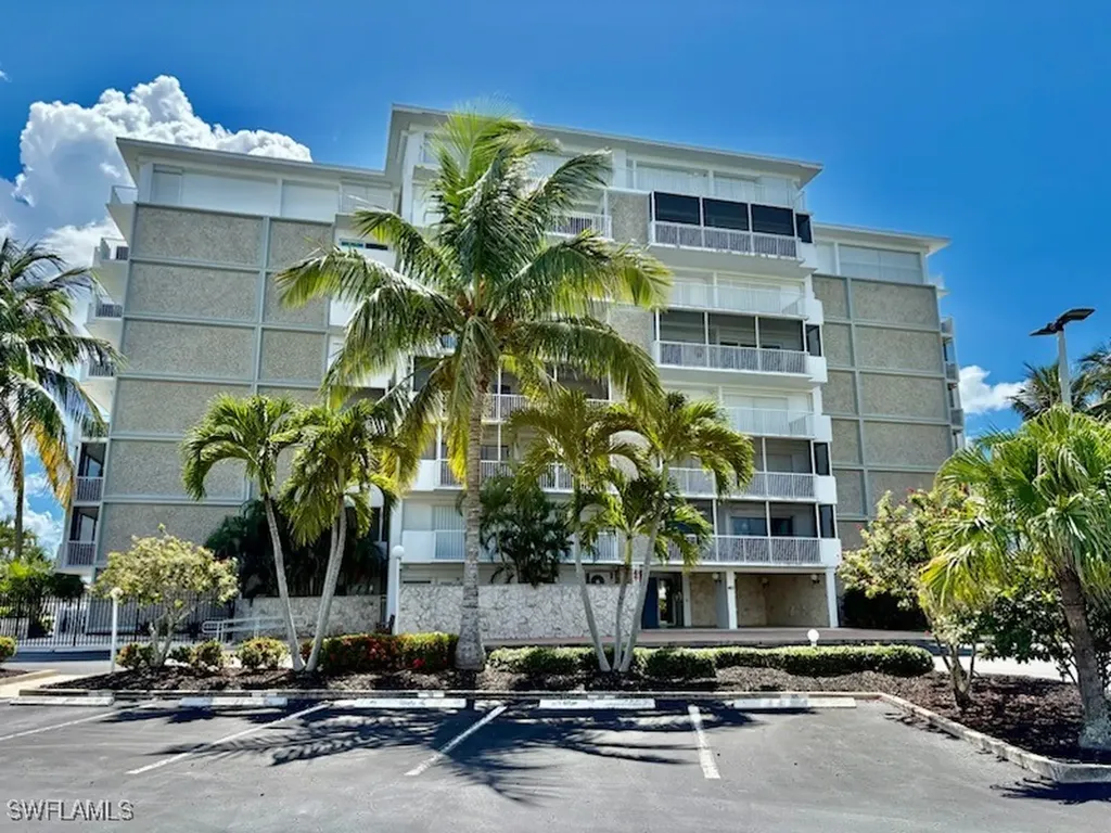60 Pelican Street W Naples FL 34113