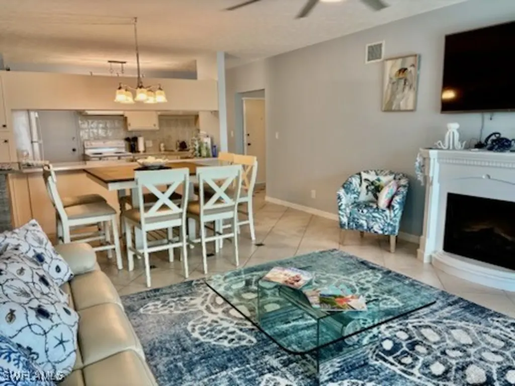 60 Pelican Street W Naples FL 34113