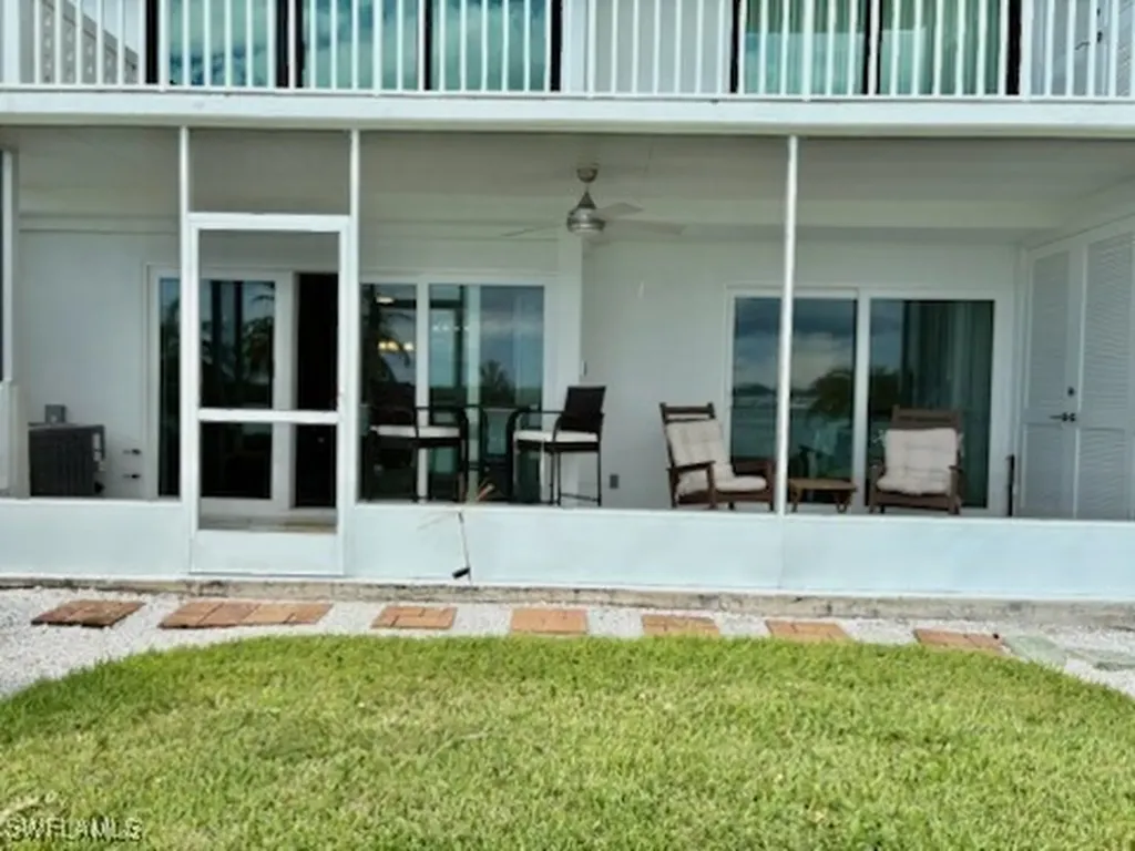60 Pelican Street W Naples FL 34113