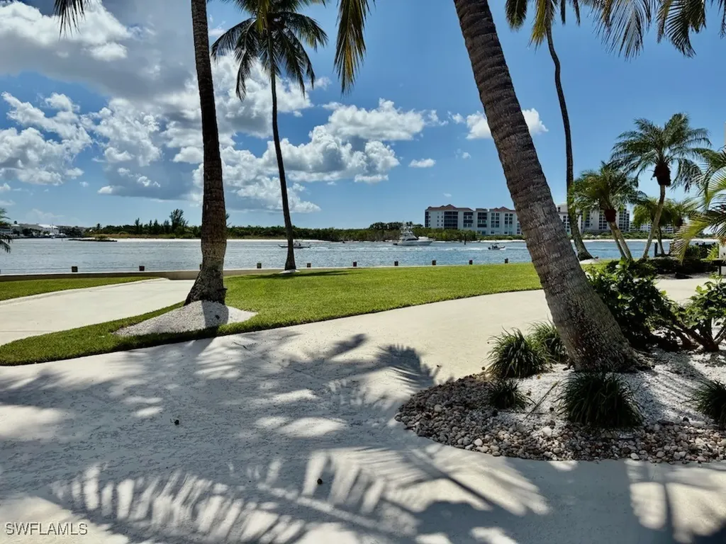 60 Pelican Street W Naples FL 34113