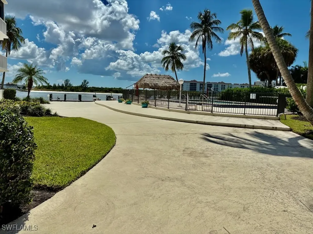 60 Pelican Street W Naples FL 34113