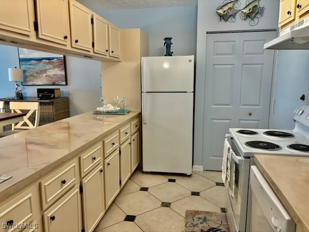 60 Pelican Street W Naples FL 34113