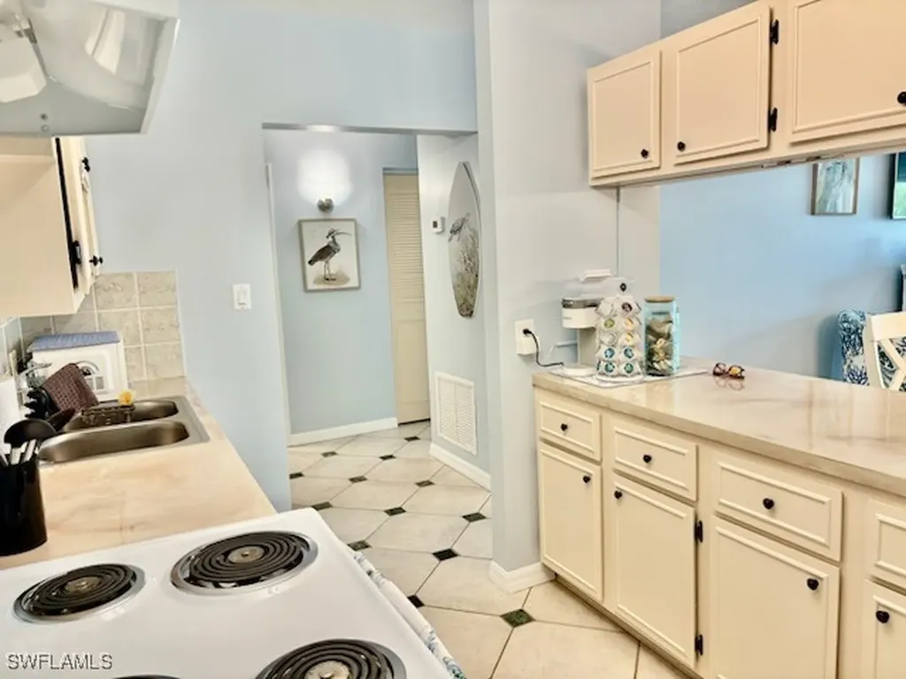 60 Pelican Street W Naples FL 34113