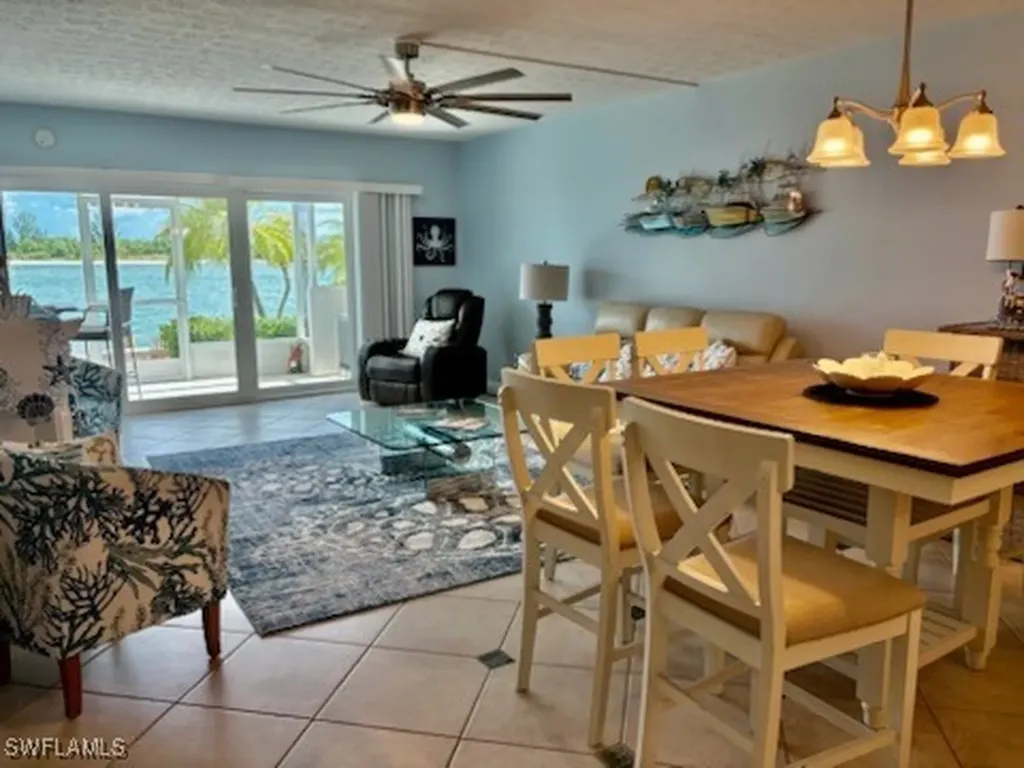 60 Pelican Street W Naples FL 34113