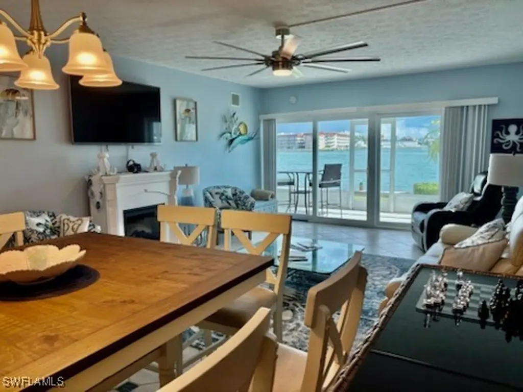 60 Pelican Street W Naples FL 34113
