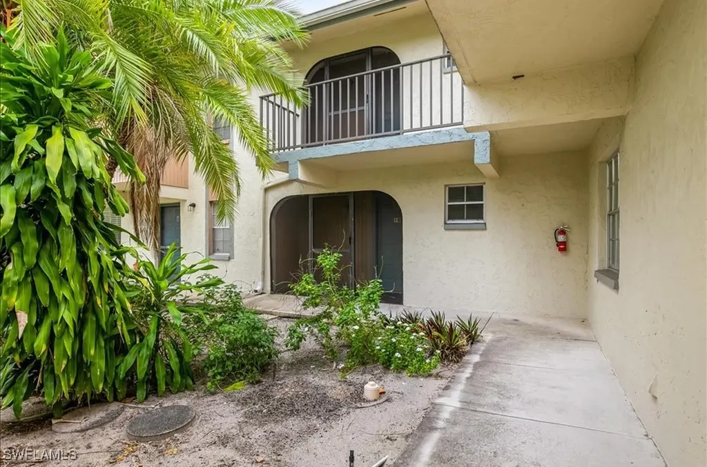 4300 Gulfstream Drive Naples FL 34112