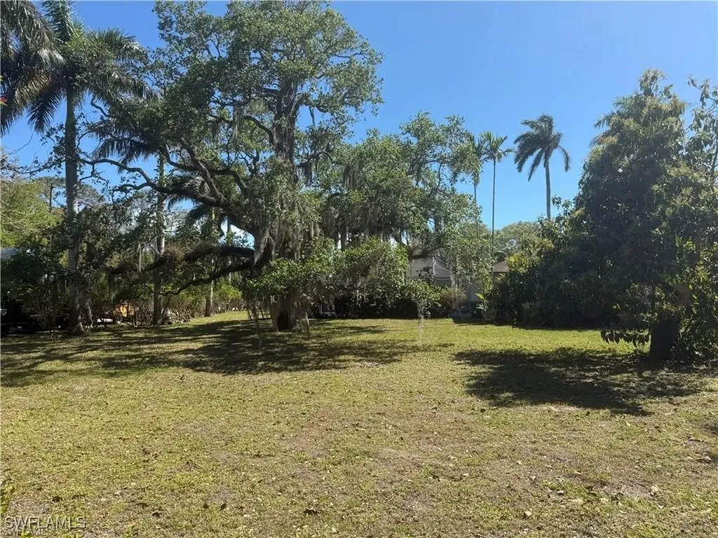 1063 Shadowlawn Drive Naples FL 34104