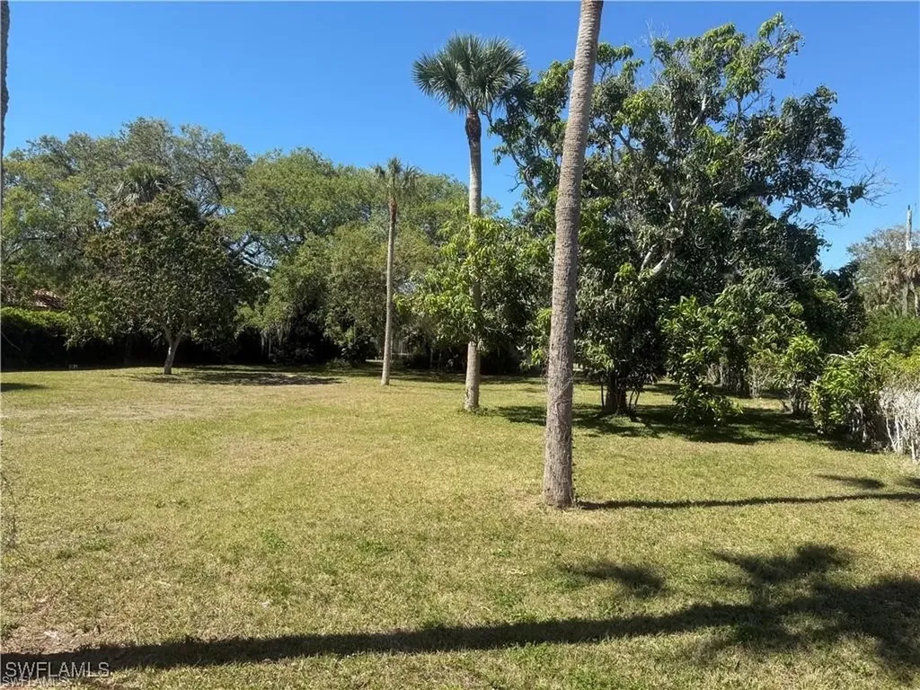 1063 Shadowlawn Drive Naples FL 34104