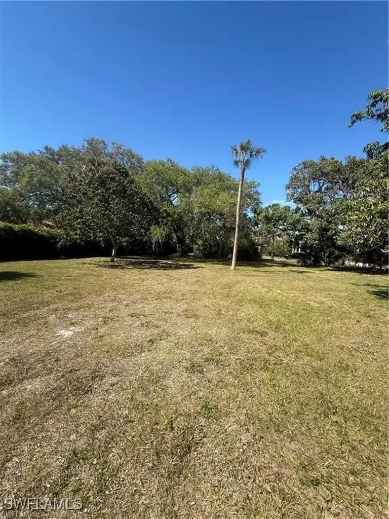 1063 Shadowlawn Drive Naples FL 34104