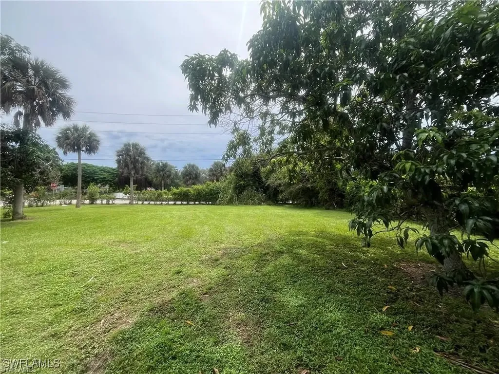1063 Shadowlawn Drive Naples FL 34104