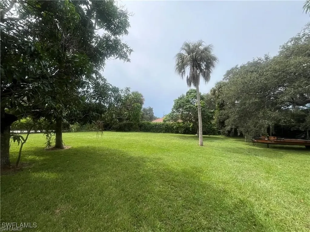 1063 Shadowlawn Drive Naples FL 34104