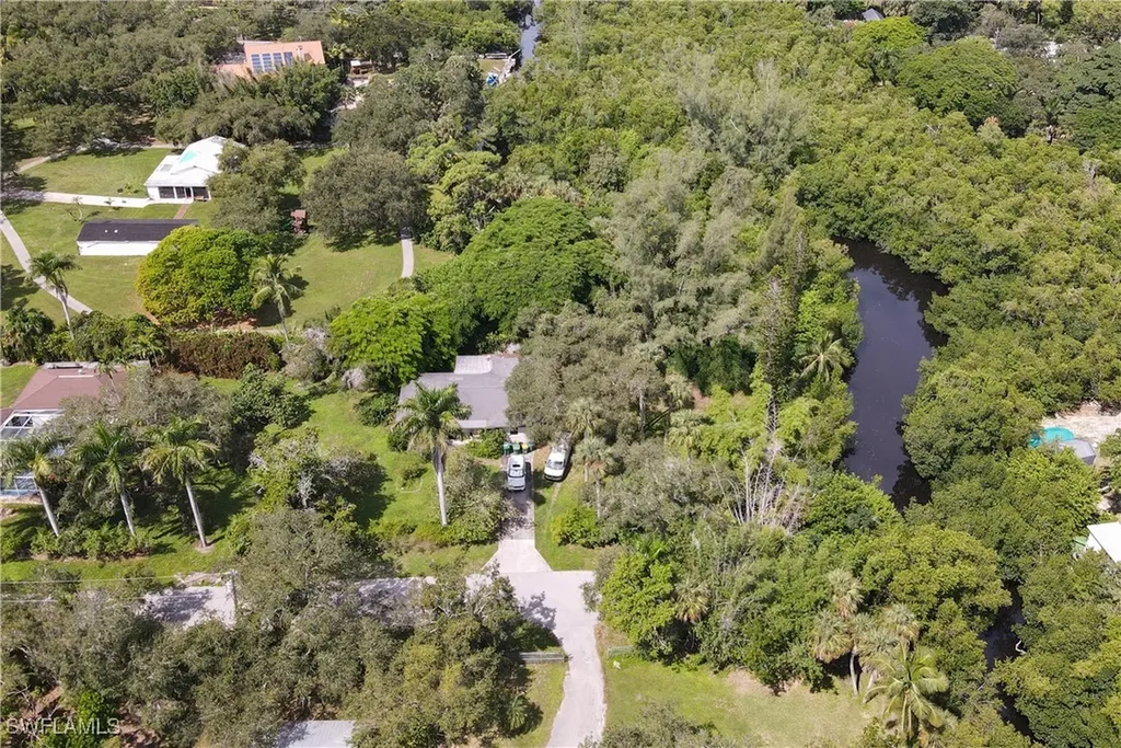 1063 Shadowlawn Drive Naples FL 34104