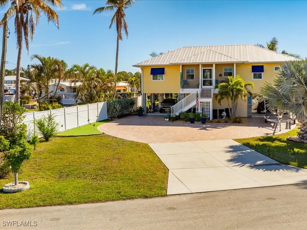 24536 Dolphin Street Bonita Springs FL 34134