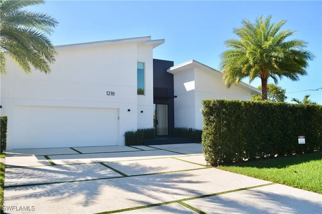 Naples FL, 1218 14TH Avenue N