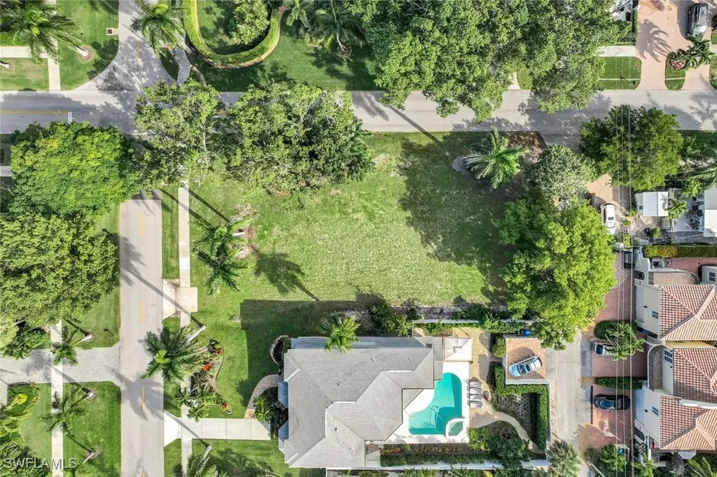 490 1st Avenue S Naples FL 34102