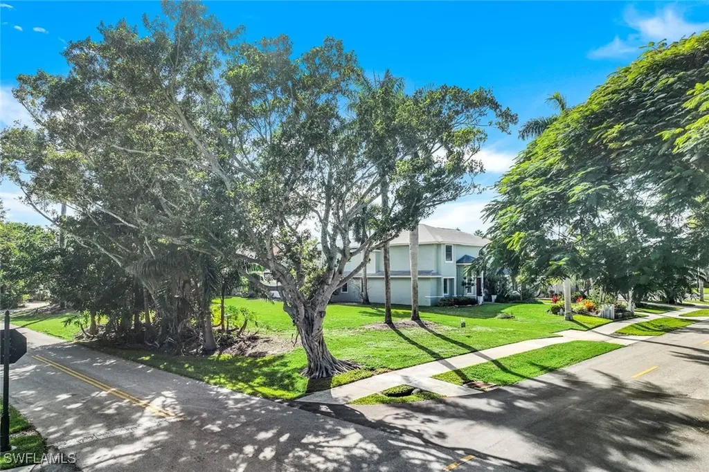 490 1st Avenue S Naples FL 34102